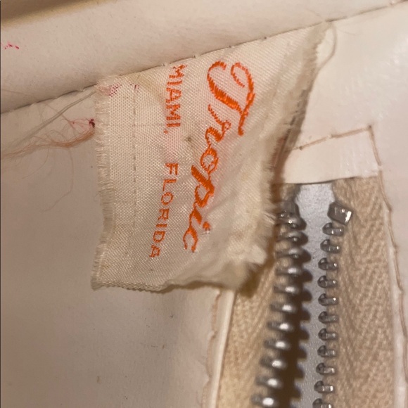 Elegant White Wicker Clutch with Colorful Accents - Picture 7 of 10